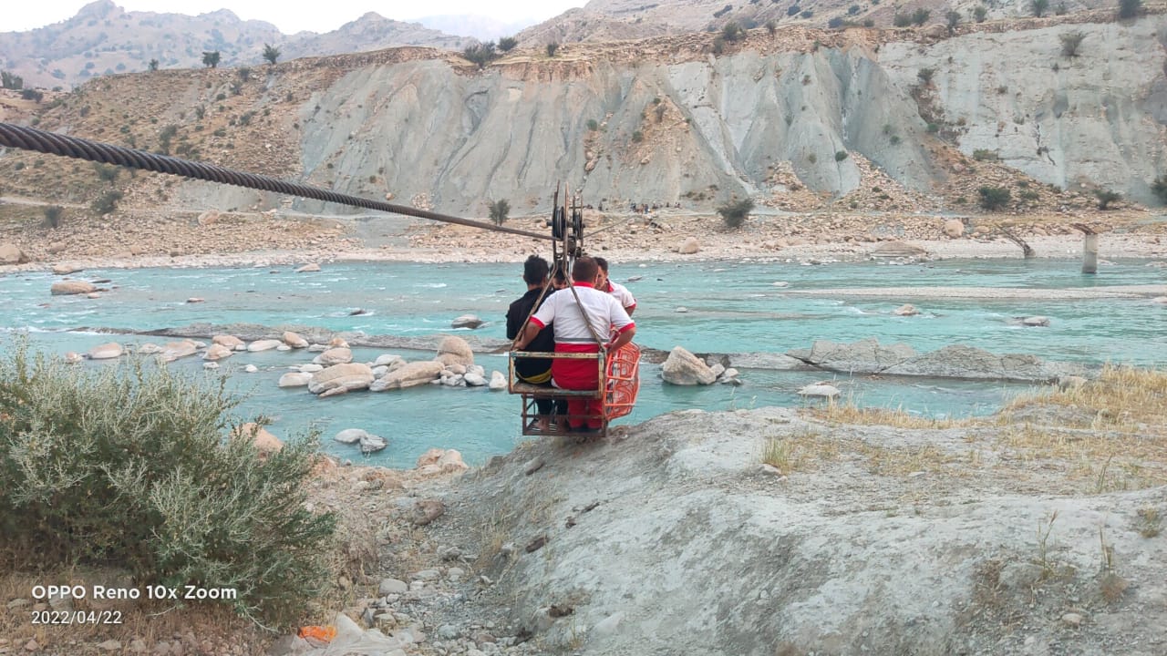 نجات جان جوان هفده ساله سقوط کرده از ارتفاع آبشار تنگ موگر شهرستان کهگیلویه توسط امدادگران جمعیت هلال احمر+تصاویر نجات جان جوان هفده ساله سقوط کرده از ارتفاع آبشار تنگ موگر شهرستان کهگیلویه توسط امدادگران جمعیت هلال احمر+تصاویر