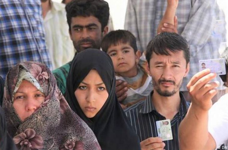 آغاز صدور کارت هویتی، بانکی و سیمکارت برای مهاجران افغان/ چند نفر ثبتنام کردهاند؟ آغاز صدور کارت هویتی، بانکی و سیمکارت برای مهاجران افغان/ چند نفر ثبتنام کردهاند؟