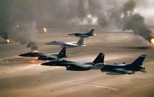 آغاز حملات ایالات متحده در سوریه و عراق در پاسخ به تهاجم اخیر علیه پایگاه امریکا در اردن / ادعای سنتکام: مواضع سپاه قدس ایران و شبه نظامیان وابسته به آن در عراق و سوریه را هدف قرار دادیم / بیش از ۸۵ هدف مورد حمله قرار گرفت / مقامات کاخ سفید: هیچ حمله‌ای به داخل خاک ایران انجام نخواهیم داد / بایدن: پاسخ ما در زمان‌ها و مکان‌هایی که انتخاب می‌کنیم، ادامه خواهد یافت