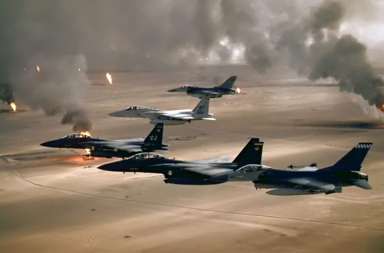 آغاز حملات ایالات متحده در سوریه و عراق در پاسخ به تهاجم اخیر علیه پایگاه امریکا در اردن / ادعای سنتکام: مواضع سپاه قدس ایران و شبه نظامیان وابسته به آن در عراق و سوریه را هدف قرار دادیم / بیش از ۸۵ هدف مورد حمله قرار گرفت / مقامات کاخ سفید: هیچ حمله‌ای به داخل خاک ایران انجام نخواهیم داد / بایدن: پاسخ ما در زمان‌ها و مکان‌هایی که انتخاب می‌کنیم، ادامه خواهد یافت