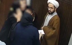 واکنش عضو کمیسیون فرهنگی به درگیری در درمانگاه قم: من هم اگر چنین صحنه‌ای ببینم عکس می‌گیرم و گزارش می‌دهم/وظیفه روحانی این بوده که از صحنه ابتذال عکس بگیرد/ آن خانم محکوم است نه روحانی