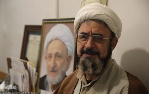 واکنش فرزند آیت‌الله بهجت به حادثه درمانگاه قم: طلبه تا وقتی خودش را مهذب نکرده، نباید وارد این مسائل شود/ در کجای بحث امر به‌معروف و نهی از منکر نوشته شده است که عکسش‌ را بگیری و ببری؟