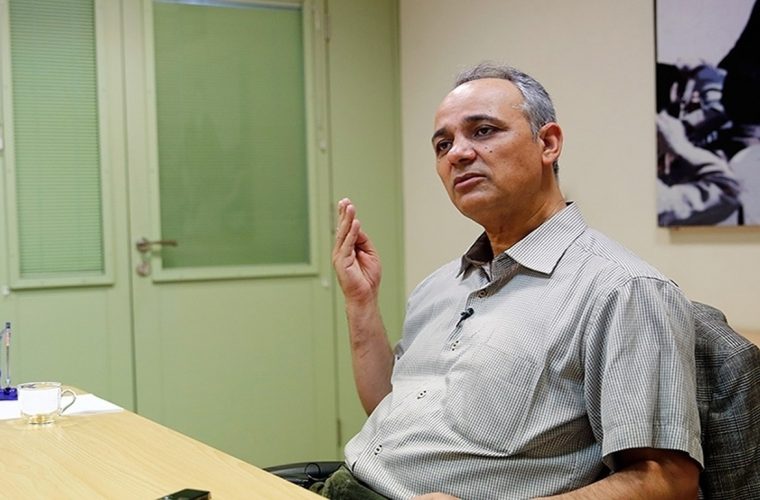 احمد زیدآبادی در واکنش به سخنان نیکزاد درباره تشبیه رقابت انتخاباتی به “تنگۀ احد”: اینها همچنان در توّهم خود حقپنداری مطلق به سر میبرند و رقیب اصلاحطلب خود را در ردیف مشرکان قرار میدهند / نگرانی من به جا بود که اگر پزشکیان برندۀ انتخابات شود، اجازه نخواهند داد آب خوش از گلوی او و جامعه پایین برود احمد زیدآبادی در واکنش به سخنان نیکزاد درباره تشبیه رقابت انتخاباتی به “تنگۀ احد”: اینها همچنان در توّهم خود حقپنداری مطلق به سر میبرند و رقیب اصلاحطلب خود را در ردیف مشرکان قرار میدهند / نگرانی من به جا بود که اگر پزشکیان برندۀ انتخابات شود، اجازه نخواهند داد آب خوش از گلوی او و جامعه پایین برود