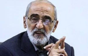 انتقاد شریعتمداری از توجه به اقلیتها در دولت جدید: اظهارات ظریف با قانون اساسی و مبانی صریح اسلامی در تناقض بود / چه کارهاید و از کدام جایگاه، شیعه بودن را در گزینش اعضای کابینه، خصوصیت منفی تلقی کردهاید؟ / این دیدگاه شما با آنچه از سوی صهیونیستها تبلیغ میشود چه تفاوتی دارد؟ / باید به پزشکیان گفت: ریاست جمهوری را از ظریف پس بگیرید انتقاد شریعتمداری از توجه به اقلیتها در دولت جدید: اظهارات ظریف با قانون اساسی و مبانی صریح اسلامی در تناقض بود / چه کارهاید و از کدام جایگاه، شیعه بودن را در گزینش اعضای کابینه، خصوصیت منفی تلقی کردهاید؟ / این دیدگاه شما با آنچه از سوی صهیونیستها تبلیغ میشود چه تفاوتی دارد؟ / باید به پزشکیان گفت: ریاست جمهوری را از ظریف پس بگیرید