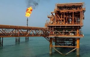 پیش بینی یک کارشناس انرژی: در صورت عدم رفع تحریم‌ها تا کمتر از ۵ سال آینده گاز، برق و بنزین جیره‌بندی خواهد شد / مجبور می شویم نفت سفید را به خانه‌ها برگردانیم و بسوزانیم البته به شرطی که نفت سفید هم داشته باشیم