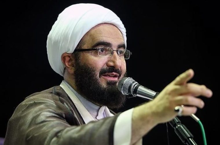 حاج علی اکبری، امام جمعه تهران: دعوتنامه دانشگاه‌های آمریکا افتخاری ندارد؛ شیطان هم هر روز برای ما دعوت نامه می‌فرستد