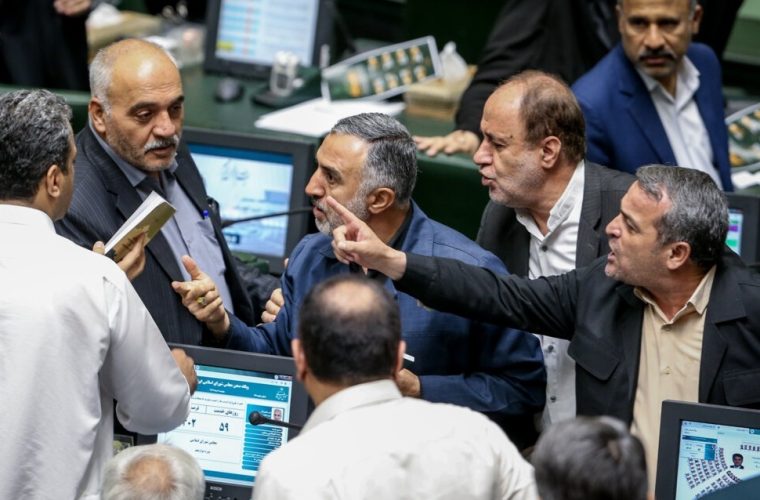 منصور علیمردانی، نماینده مجلس: ما موافق فیلترینگ نیستیم؛ قالیباف هم امروز در جلسه نبود که بخواهد طرح دو فوریتی رفع فیلتر را وتو کند / یک نفر با سلیقه خود دست به فیلترینگ زده، حالا هم دولت جدید می تواند به این مسئله ورود کند