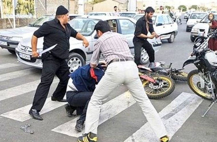 بازداشت ۱۰ شرور تبعه کشور همسایه به دلیل قمهکشی در این خیابان تهران بازداشت ۱۰ شرور تبعه کشور همسایه به دلیل قمهکشی در این خیابان تهران