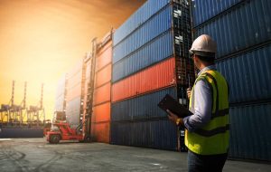 عضو اتاق بازرگانی ایران: برخی شرکتهای خودروسازی با رانت تعرفههای گمرکی تبدیل به صادرکننده پسته و خرما شدهاند / خودروسازان پسته خود را یک دلار زیر قیمت صادرکننده ایرانی میفروشند؛ با این وضع صادرات پسته و خرما هم در حال نابودی است؛ احتمالا به وضعیت فرش دستباف دچار خواهند شد عضو اتاق بازرگانی ایران: برخی شرکتهای خودروسازی با رانت تعرفههای گمرکی تبدیل به صادرکننده پسته و خرما شدهاند / خودروسازان پسته خود را یک دلار زیر قیمت صادرکننده ایرانی میفروشند؛ با این وضع صادرات پسته و خرما هم در حال نابودی است؛ احتمالا به وضعیت فرش دستباف دچار خواهند شد