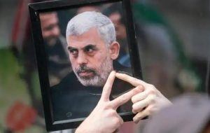 حماس رسماً شهادت یحیی السنوار را تأیید کرد / نایب رئیس دفتر سیاسی حماس: گروگان‌های اسرائیلی تا زمان توقف حمله به غزه و عقب‌نشینی نیرو‌های اشغالگر و آزادی اسرای ما از زندان‌ها، به اسراییل باز نخواهند گشت