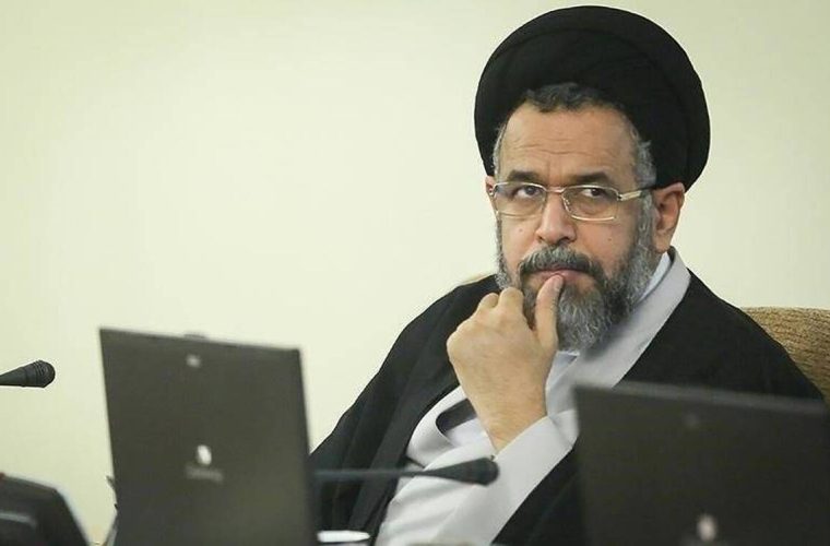 علوی، وزیر پیشین اطلاعات درباره متهمان ترور فخری زاده: منزل آنها را در غرب تهران شناسایی کردیم، اما نیم ساعت قبل از اینکه ما برسیم منزل را ترک کردند / در اراک رد آن را پیدا کردیم؛ بازهم صحنه را ترک کردند / بعد به همدان رفتند و از همدان به سنندج و بعد به سقز/ چون در سقز دوربین نبود امکان شناسایی نبود؛ بعد هم از کشور خارج شدند