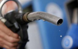 عضو کمیسیون اقتصادی مجلس: احتمالاً دولت سال آینده قیمت بنزین را افزایش میدهد عضو کمیسیون اقتصادی مجلس: احتمالاً دولت سال آینده قیمت بنزین را افزایش میدهد