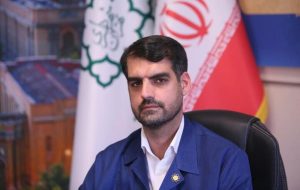 رئیسی، نماینده قم:حدود دو هفته قبل، در حاشیه مراسمی، ملاقاتی بسیار کوتاه با یکی از بلندپایهترین مقامات نظامی کشور داشتم. به ایشان عرض کردم که پس این وعده صادق ۳ چه شد؟! لبخندی زدند و گفتند که بزنیم که نیم ساعت بعدش دوباره اسرائیل ما را بزند تا بعدش مردم مطالبه وعده صادق ۴ را بکنند؟! از پاسخ ایشان چنان متعجب شدم که تا چند روز در حیرت به سر میبردم رئیسی، نماینده قم:حدود دو هفته قبل، در حاشیه مراسمی، ملاقاتی بسیار کوتاه با یکی از بلندپایهترین مقامات نظامی کشور داشتم. به ایشان عرض کردم که پس این وعده صادق ۳ چه شد؟! لبخندی زدند و گفتند که بزنیم که نیم ساعت بعدش دوباره اسرائیل ما را بزند تا بعدش مردم مطالبه وعده صادق ۴ را بکنند؟! از پاسخ ایشان چنان متعجب شدم که تا چند روز در حیرت به سر میبردم