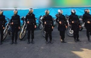 فرمانده زنان یگان ویژه: در ناآرامی‌ها در صورت لزوم همکاران من به همراه یگان مردان به صحنه اعزام می‌شوند / به مرور زمان و بر اساس تغییر ماموریت ها، این نیازسنجی انجام شد که شاید در برخی ماموریت‌ها اگر همکارانم چادر نداشته باشند؛ کار با حواشی کمتری انجام می‌شود