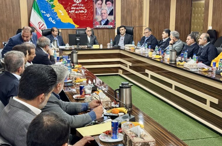 نشست مدیرعامل شركت ملی مناطق نفتخیز جنوب با فرماندار گناوه فرماندار شهرستان گناوه