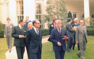 روایت وال استریت ژورنال از محرمانههای کارتر / کارتر در اقدامی نادر به شاه گفت شورشیان را سرکوب کند / محمدرضا پهلوی در جواب گفت “وضعیت با سال ۱۳۳۲ تفاوت زیادی دارد” / کارتر بابت رفتن پهلوی سوگواری نکرد؛ او شروع به بررسی گزینه C یعنی کودتا کرد / کارتر ژنرال هایزر را فرستاد، اما ارتشیها مشغول برنامه ریزی برای خروج از کشور بودند روایت وال استریت ژورنال از محرمانههای کارتر / کارتر در اقدامی نادر به شاه گفت شورشیان را سرکوب کند / محمدرضا پهلوی در جواب گفت “وضعیت با سال ۱۳۳۲ تفاوت زیادی دارد” / کارتر بابت رفتن پهلوی سوگواری نکرد؛ او شروع به بررسی گزینه C یعنی کودتا کرد / کارتر ژنرال هایزر را فرستاد، اما ارتشیها مشغول برنامه ریزی برای خروج از کشور بودند