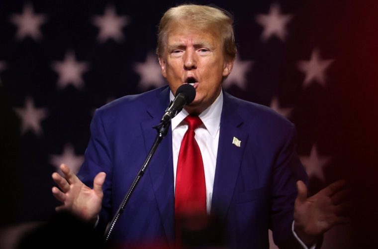 ترامپ: دو راه برای برخورد با ایران وجود دارد، یکی نظامی و دیگری از طریق توافق؛ من ترجیح می‌دهم که توافق کنیم