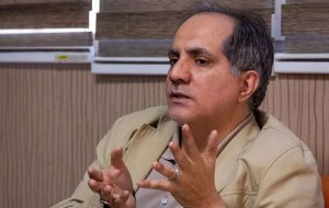 اینکه ۴۰ الی ۵۰ نفر هم در یک شهر ۱۰ میلیونی تجمع کنند، تأثیری در سیاست‌ها ندارد/ این‌ها در جامعه اصلی عددی نمی‌شوند، نماینده‌ی آ‌ن‌ها در مجلس فقط ۴ درصد رأی مردم در تهران را گرفته / بعید می‌دانم از این‌ها حمایت جدی در سطح قدرت صورت بگیرد /ظریف نیرویی نیست که آتش به اختیار در یک مجمع بزرگ جهانی حضور پیدا کرده و سخنرانی کند؛ او بدون هماهنگی هیچ کاری نمی‌کند