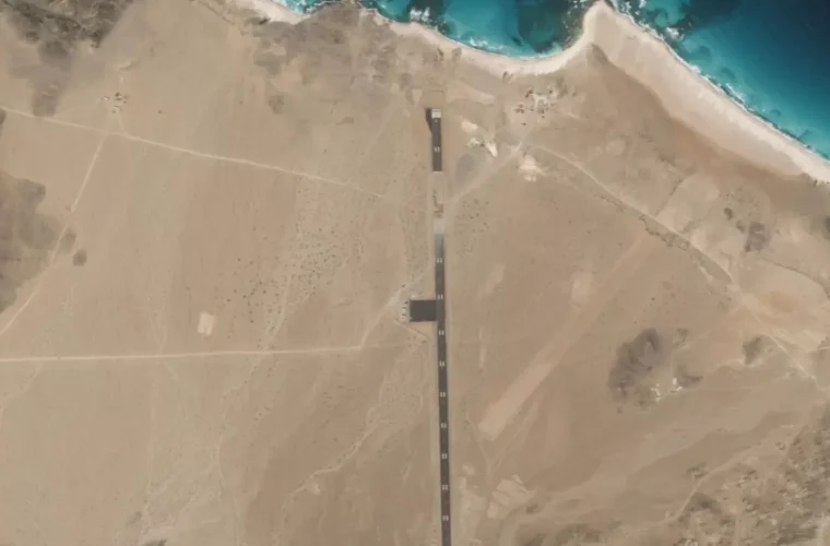 امارات در جزیره استراتژیک یمن فرودگاه می سازد+تصاویر/ آیا هدف مقابله با ایران و حوثی هاست؟