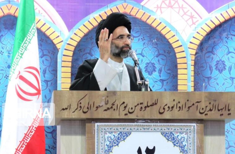 امام جمعه کاشان: مذاکره با آمریکا ذلیلانه و جاهلانه است/ می گویند ترامپ مانع فروش نفت خواهد شد نمی دانند ما خدا را داریم!