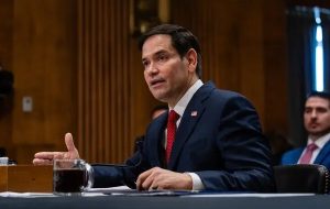 وزیر خارجه امریکا: هیچ تماس و تمایلی از سوی ایران برای توافق دیپلماتیک با آمریکا دریافت نکرده ایم / دوست دارم روزی از خواب بیدار شوم و بشنوم که تهران تصمیم گرفته به دنبال سلاح اتمی نرود / حمایت از حمله پیشگیرانه اسرائیل به تاسیسات هسته ای ایران؟ اسرائیل همیشه باید براساس منافع ملی خود عمل کند