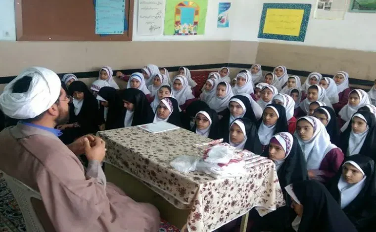 جزییات بودجه ۵۵۰ میلیاردی شهرداری تهران “بدون ذیحسابی” برای تبلیغات مذهبی!/ سخنگوی شورای شهر خبر داد: به کار گیری ۳۰۰۰ هزار طلبه توسط شهرداری تهران برای جذب نوجوانان/ طلبه ها دانش‌آموزان و خانواده‌ها را شناسایی می کنند