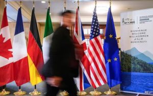 پیشنویس بیانیه پایانی نشست گروه ۷: ایران باید تنشزدایی کند و دیپلماسی را انتخاب کند / هرگز نمیتوان اجازه داد تهران سلاح هستهای بسازد یا به دست آورد / ایران منبع اصلی بیثباتی در منطقه است پیشنویس بیانیه پایانی نشست گروه ۷: ایران باید تنشزدایی کند و دیپلماسی را انتخاب کند / هرگز نمیتوان اجازه داد تهران سلاح هستهای بسازد یا به دست آورد / ایران منبع اصلی بیثباتی در منطقه است