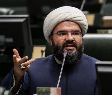 افشاگری یک نماینده مجلس: تحصن‌کنندگان قانون حجاب از سمت برخی افراد پول دریافت می‌کنند / وزارت اطلاعات و دستگاه‌های امنیتی این موضوع را بررسی کنند تا مشخص شود این پول‌ها از کجا می‌آید