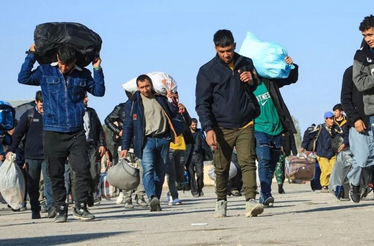 معاون امنیتی سابق وزیر کشور: حضور چند میلیونی اتباع غیرقانونی در ایران باید خاتمه پیدا کند/ باید تصمیمات جدیتر، اجراییتر و همهجانبهتری در این مورد اتخاذ شود/ وجود این اتباع، نگرانی جدی برای همه شهروندان ایجاد کرده معاون امنیتی سابق وزیر کشور: حضور چند میلیونی اتباع غیرقانونی در ایران باید خاتمه پیدا کند/ باید تصمیمات جدیتر، اجراییتر و همهجانبهتری در این مورد اتخاذ شود/ وجود این اتباع، نگرانی جدی برای همه شهروندان ایجاد کرده