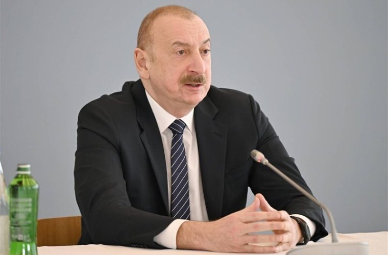 الهام علی‌اف: فرآیند‌هایی که در جریان روند انتخابات در ایران رخ داد، ما را خرسند کرد؛ پیام‌های مثبتی از تهران شنیدیم / می‌خواهیم با ایران، روابط خوبی داشته باشیم / البته، ما نمی‌توانیم رویداد‌های غم‌انگیز [سفارتمان در ایران]را فراموش کنیم؛ برای عادی‌سازی کامل روابط بین کشورهایمان، آن تروریست و کسانی که پشت او هستند باید در برابر دادگاه عدالت پاسخگو باشند و مجازات شوند