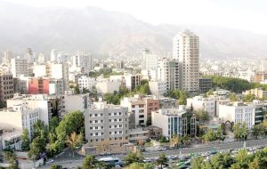 شرایط به حدی رسیده که شما خرید مسکن را به عنوان یک آرزو در می‌گیرید؛ در نتیجه تقاضای واقعی در این بازار دیده نمی‌شود/ مردم عمدتاً سرمایه‌هایشان را به سمت ارز، طلا و بورس می‌برند/ آمار ۷۰ درصدی مالکیت در شهر‌ها نیز به نظر درست نیست؛ در تهران تعداد مستأجرین بیشتر از مالکین است/ آمریکا به عنوان مهد سرمایه‌داری، مسکن اجتماعی دارد، ولی ما که اقتصاد اسلامی هستیم سراغ چنین چیزی نمی‌رویم