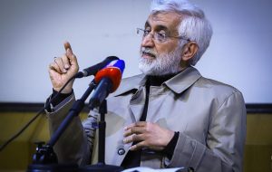 جلیلی: بعد از دوره من، در برجام، آن تعبیر را برای ما قرار دادند / گفتند می‌رویم مذاکره می‌کنیم، ۲ هزار و ۵۰۰ میلیارد دلار پول می‌آید در حالی که طرف از متحدان خود پول می‌گیرد؛ این محاسبه غلط است