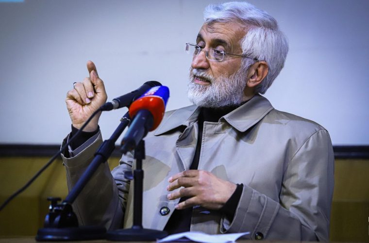 جلیلی: بعد از دوره من، در برجام، آن تعبیر را برای ما قرار دادند / گفتند می‌رویم مذاکره می‌کنیم، ۲ هزار و ۵۰۰ میلیارد دلار پول می‌آید در حالی که طرف از متحدان خود پول می‌گیرد؛ این محاسبه غلط است