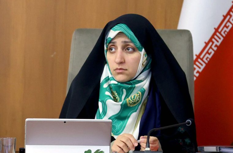 معاون رئیس جمهور در امور زنان: مبدا پیامکهای ارسالی تذکر حجاب هنوز نامعلوم است/ در تلاشیم دریابیم پیامکها با چه هدفی و ذیل کدام قانون ارسال میشود؟/ در لایحه «حمایت از زنان در برابر خشونت» که آن را پس گرفتیم، «نحوه پوشش پرسنل بیمارستان» جایگزین «آموزش نحوه مواجهه با زنانِ خشونت دیده» شده بود! معاون رئیس جمهور در امور زنان: مبدا پیامکهای ارسالی تذکر حجاب هنوز نامعلوم است/ در تلاشیم دریابیم پیامکها با چه هدفی و ذیل کدام قانون ارسال میشود؟/ در لایحه «حمایت از زنان در برابر خشونت» که آن را پس گرفتیم، «نحوه پوشش پرسنل بیمارستان» جایگزین «آموزش نحوه مواجهه با زنانِ خشونت دیده» شده بود!