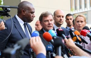 وال استریت ژورنال: دیدگاه اروپایی‌ها این است که توافق ایران و آژانس، به احتمال زیاد «اسنپ‌بک» را [متوقف] نخواهد کرد؛ آن‌ها نبود جدول زمانی برای بازگشت بازرسان و عدم وجود ضرب‌الاجل مشخص برای گزارشات هسته‌ای را مشکل بزرگی می‌دانند