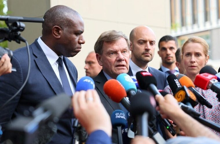 وال استریت ژورنال: دیدگاه اروپایی‌ها این است که توافق ایران و آژانس، به احتمال زیاد «اسنپ‌بک» را [متوقف] نخواهد کرد؛ آن‌ها نبود جدول زمانی برای بازگشت بازرسان و عدم وجود ضرب‌الاجل مشخص برای گزارشات هسته‌ای را مشکل بزرگی می‌دانند