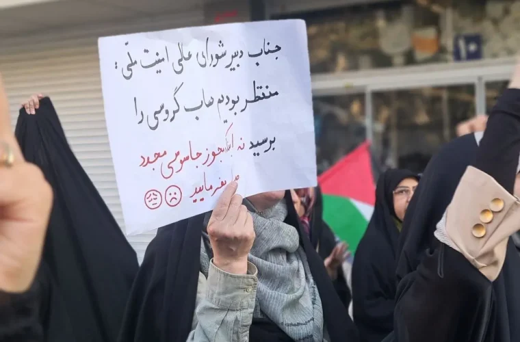 تجمع نیروهای انقلابی علیه توافق با آژانس+تصاویر/ کنایه به دبیر شورای عالی امنیت ملی، مقابل دبیرخانه شورا!