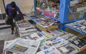 طعنه روزنامه جمهوری اسلامی به کیهان؟ / برخی خود و نظر خود را حق مطلق می‌دانند و دیگران را لشکریان جبهه باطل / این جهالت خطرناک که دامنگیر بعضی رسانه‌ها هم هست، مشکلات زیادی را برای کشور به وجود می‌آورد / اصحاب این جهالت تاریکخانه‌ای در تلاش هستند تفکر ارتجاعی خود را به جامعه بیدار دوران جریان آزاد اطلاعات تحمیل کنند