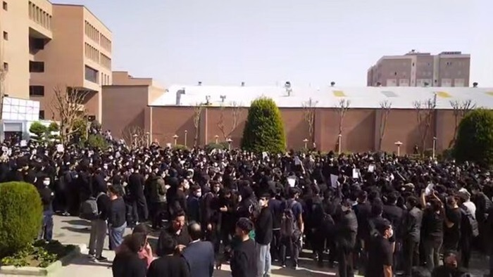 یک رسانه دولتی: تجمع در ۵ دانشگاه تهران یک رسانه دولتی: تجمع در ۵ دانشگاه تهران
