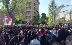 در گفت‌وگو با دیده‌بان ایران مطرح شد؛ یکی از دانشجویان دانشگاه شریف: افرادی که در صف اول تجمعات بودند، توسط دوربین‌های دانشگاه شناسایی شدند/ بین ۱۰ تا ۲۰ دانشجو ممنوع‌الورود هستند