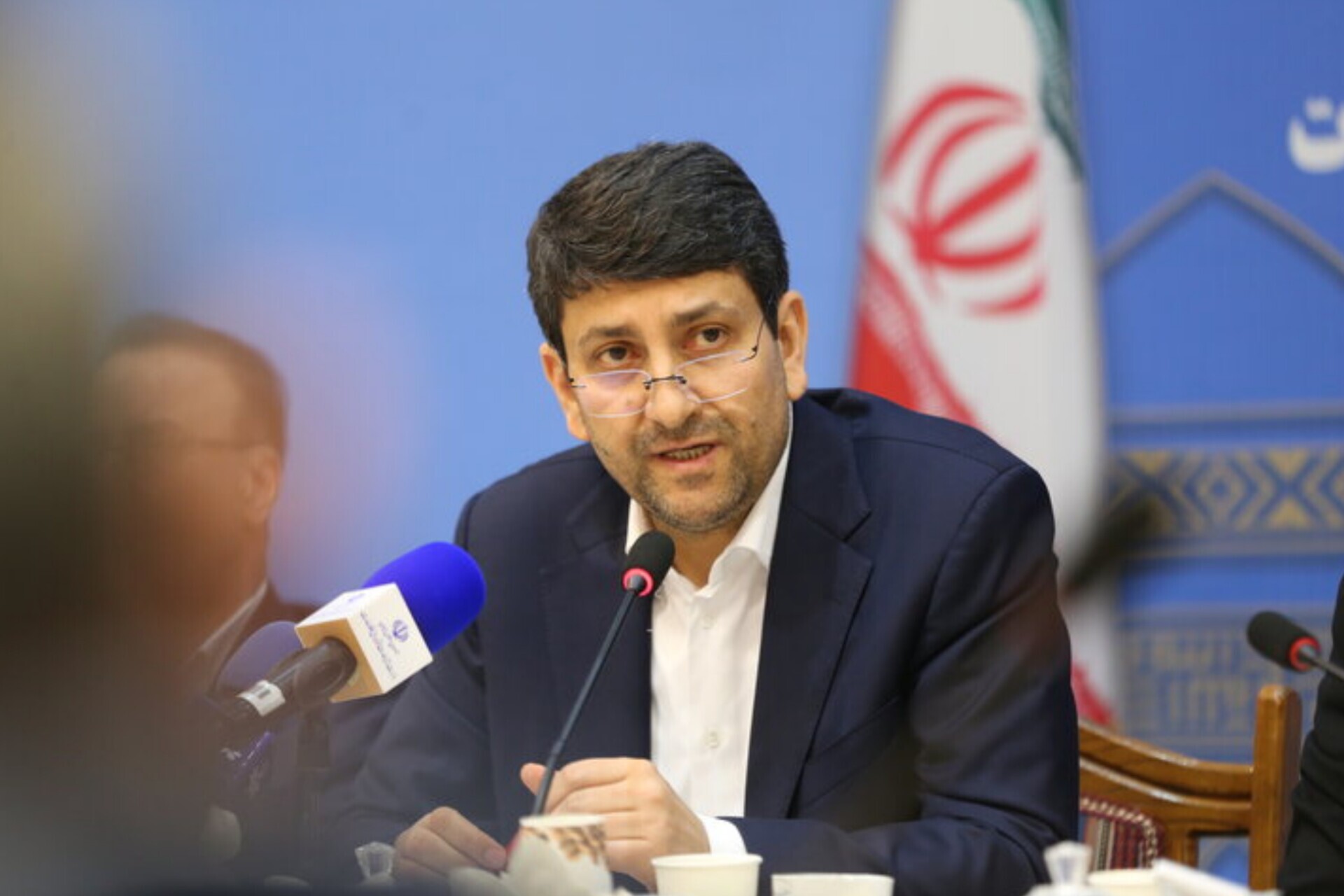 وزیر ارتباطات: در جنگ ۴۰ روزه، ترافیک اینترنت در حال رفتن به سمت منظومههای ماهوارهای بود/ اگر استفاده از این منظومهها به نقطه غیر قابل بازگشت برسد، بخشی از حکمرانی در حوزه فضای مجازی از دست میرود/ بر همین اساس، «بستن پرونده فیلترینگ» یکی از الزامات ارتقای حکمرانی در این فضا است وزیر ارتباطات: در جنگ ۴۰ روزه، ترافیک اینترنت در حال رفتن به سمت منظومههای ماهوارهای بود/ اگر استفاده از این منظومهها به نقطه غیر قابل بازگشت برسد، بخشی از حکمرانی در حوزه فضای مجازی از دست میرود/ بر همین اساس، «بستن پرونده فیلترینگ» یکی از الزامات ارتقای حکمرانی در این فضا است