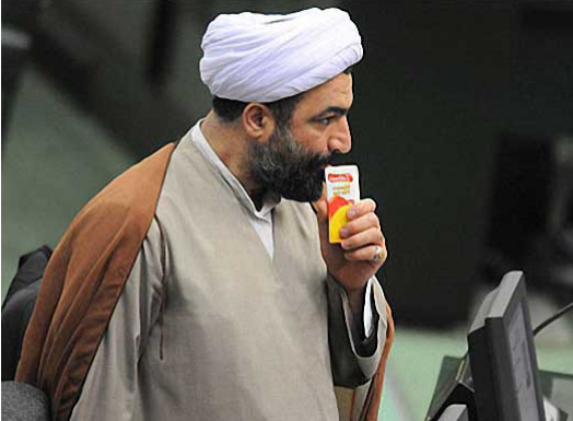 وقتی رسایی انتخابات هیات رئیسه مجلس با رای‌گیری الکترونیکی را غیرقانونی و انتخاب خودش با همان روش را قانونی می‌داند!
