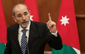 ادعای وزیر امور خارجه اردن: هیچ پایگاه نظامی آمریکایی در اردن وجود ندارد/ حضور نیروهای آمریکایی در کشور ما، صرفاً در چارچوب همکاری نظامی انجام میشود ادعای وزیر امور خارجه اردن: هیچ پایگاه نظامی آمریکایی در اردن وجود ندارد/ حضور نیروهای آمریکایی در کشور ما، صرفاً در چارچوب همکاری نظامی انجام میشود