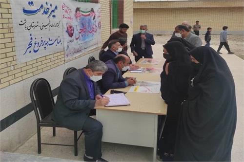 برپایی میز خدمت ادارات کمیته امداد در مصلاهای نماز جمعه استان برپایی میز خدمت ادارات کمیته امداد در مصلاهای نماز جمعه استان