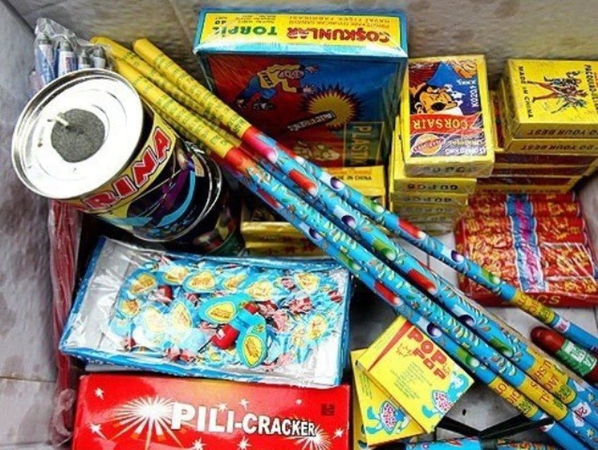 کشف بیش از ۹ هزار عدد مواد محترقه قاچاق در گچساران