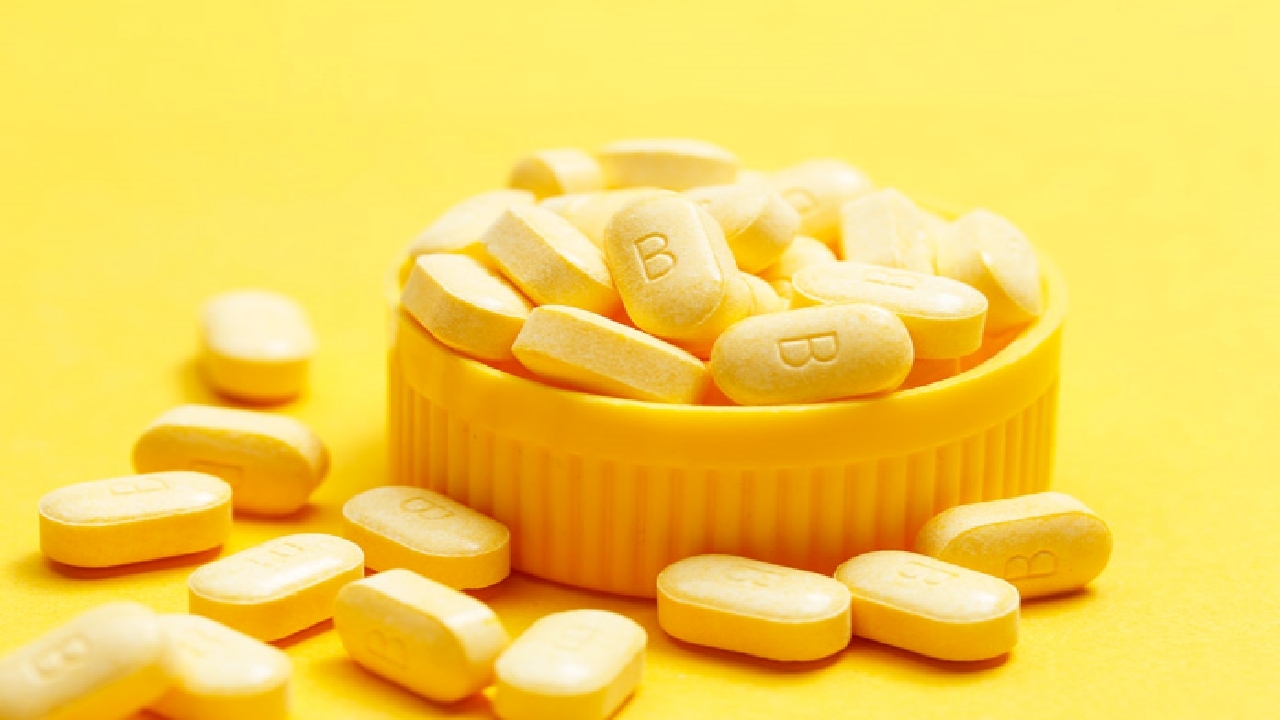 عوارض کمبود ویتامین B ۱۲ را بشناسید عوارض کمبود ویتامین B ۱۲ را بشناسید