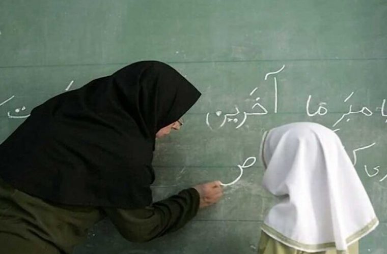 حدود ۲۰۰ هزار معلم کمبود داریم