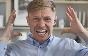 ۴ غذایی که شما را عصبانی میکنند ۴ غذایی که شما را عصبانی میکنند