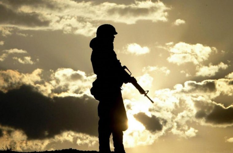 خودکشی سرباز وظیفه سر پست نگهبانی با سلاح جنگی در بم خودکشی سرباز وظیفه سر پست نگهبانی با سلاح جنگی در بم