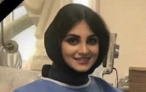 روایت یک مقام سازمان نظام پزشکی از خودکشی یک دکتر جوان در دلفان: پرستو بخشی در لیست سیاه وزارتخانه بود؛ پس از دو ترومای بزرگ یعنی از دست دادن پدر و مادر، وزارت بهداشت کمکی به جابجایی محل طرح او نکرد / حقوق او را نصف پرداخت کردند روایت یک مقام سازمان نظام پزشکی از خودکشی یک دکتر جوان در دلفان: پرستو بخشی در لیست سیاه وزارتخانه بود؛ پس از دو ترومای بزرگ یعنی از دست دادن پدر و مادر، وزارت بهداشت کمکی به جابجایی محل طرح او نکرد / حقوق او را نصف پرداخت کردند